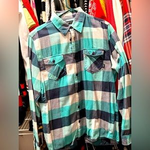 Like new. DC Shoe Co. flannel. Size L.